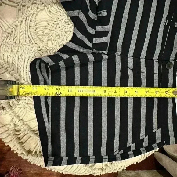 Old Navy women’s striped shorts - Picture 8 of 8